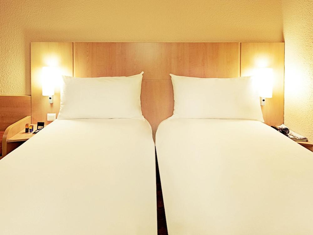 Ibis Lisboa Alfragide 2*